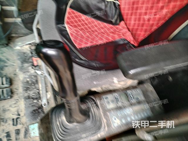 座椅左側(cè)控制臺/音響/含左手柄（駕駛室部分）