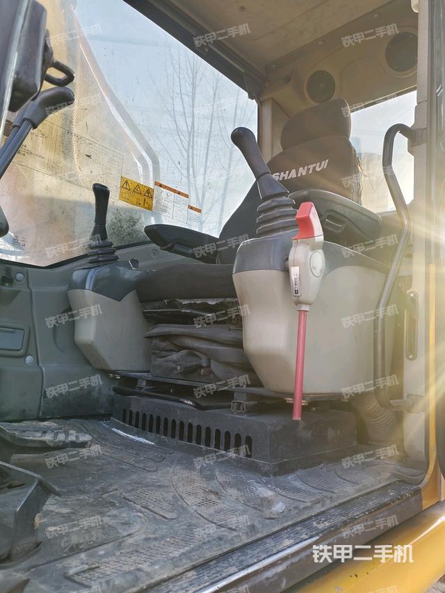 駕駛室正側(cè)（駕駛室部分）