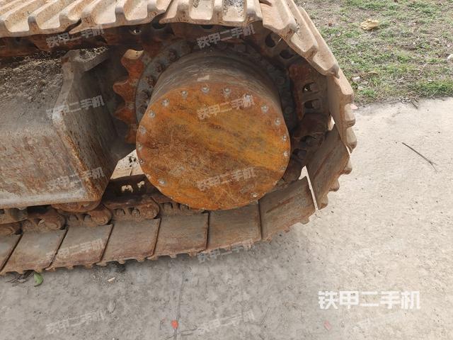 左驅(qū)動輪（行走機(jī)構(gòu)）