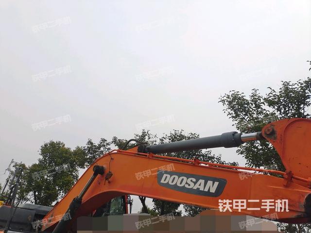 大臂油缸整體?豎拍(工作和回轉(zhuǎn)裝置) 大臂油缸整體?豎拍(工作和回轉(zhuǎn)裝置)