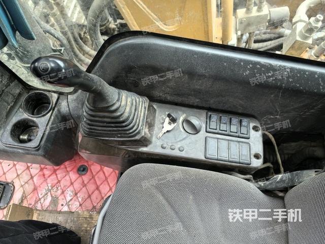 座椅右側(cè)控制臺/鑰匙門/油門/含右手柄（駕駛室部分）