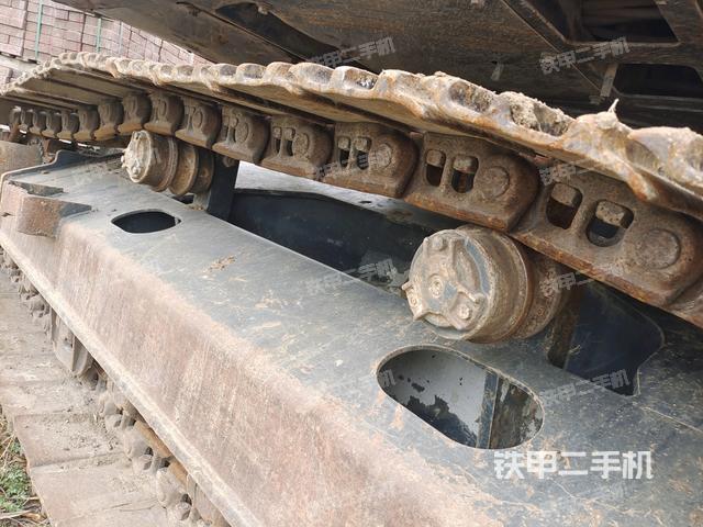 右側(cè)履帶整體(行走機構(gòu)) 右側(cè)履帶整體(行走機構(gòu))