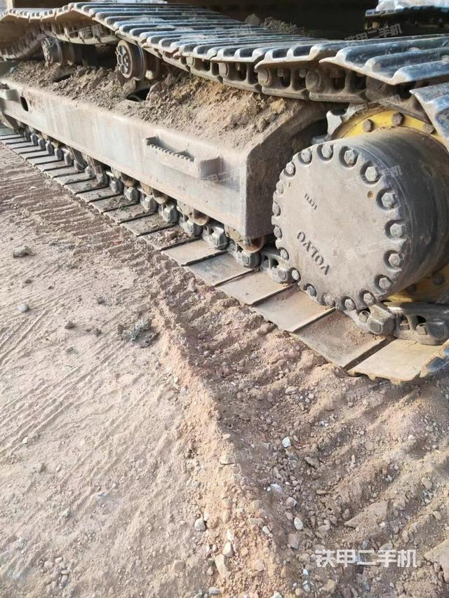 單側履帶整體(整機外觀) 單側履帶整體(整機外觀)