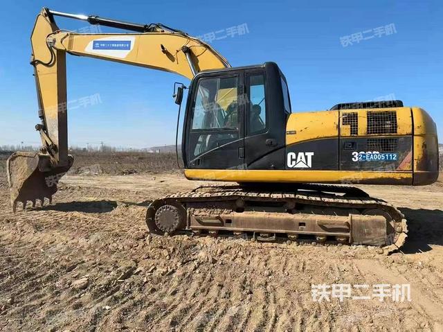 駕駛室整體(整機(jī)外觀) 駕駛室整體(整機(jī)外觀)