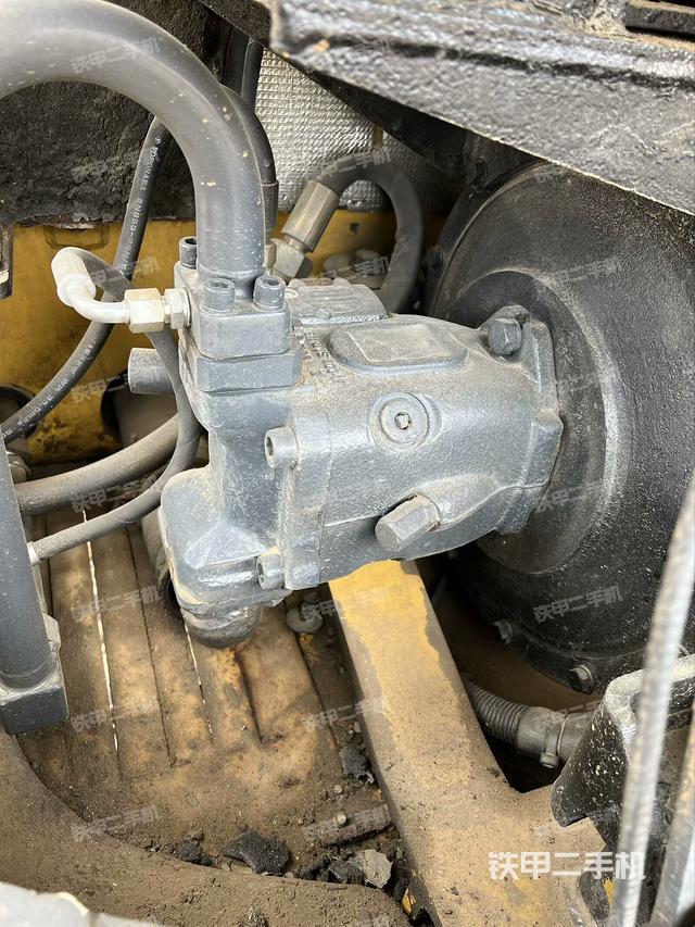 液壓泵艙室正面整體（整機(jī)外觀）