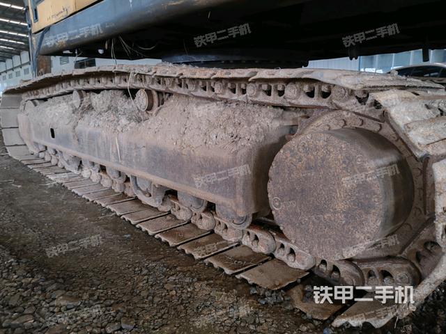 右驅(qū)動輪（行走機構(gòu)）