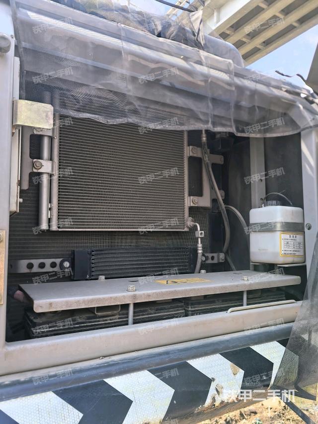 散熱器正面(大件艙室) 散熱器正面(大件艙室)