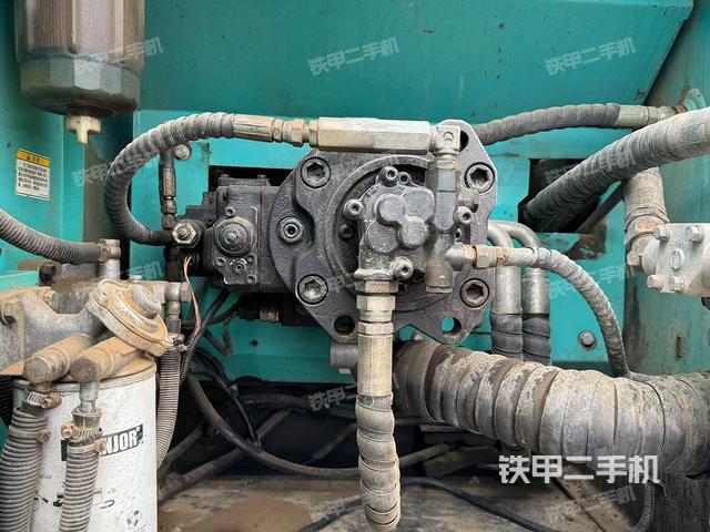 液壓泵艙室正面整體(整機(jī)外觀) 液壓泵艙室正面整體(整機(jī)外觀)