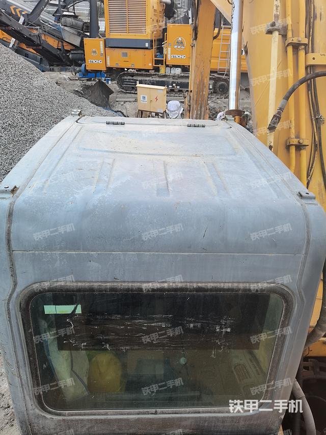 驾驶室顶部（整机外观）