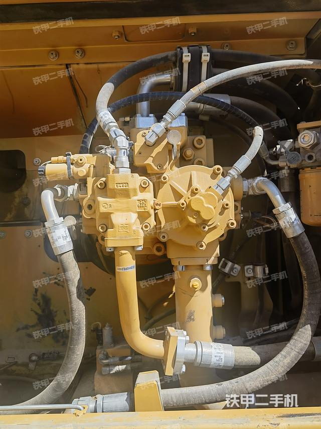 液壓泵艙室正面整體（整機(jī)外觀）