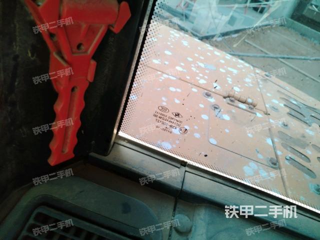 后窗玻璃角標（駕駛室部分）