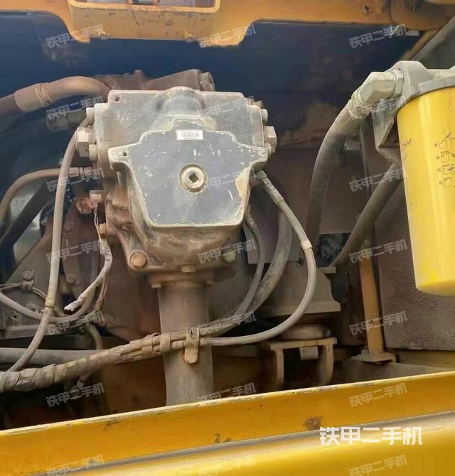 液壓泵艙室正面整體(整機外觀) 液壓泵艙室正面整體(整機外觀)