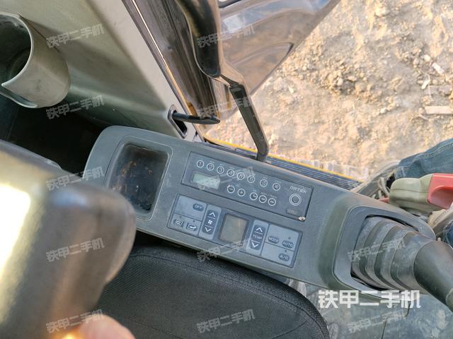 座椅右側(cè)控制臺(tái)/鑰匙門/油門/含右手柄（駕駛室部分）