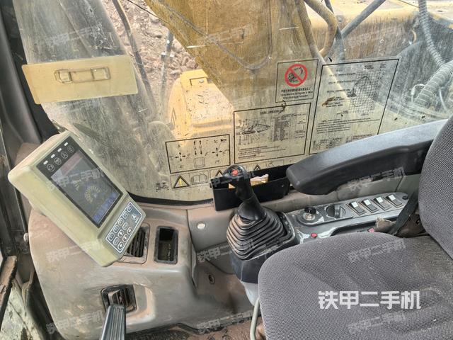 座椅左側控制臺/音響/含左手柄(駕駛室部分) 座椅左側控制臺/音響/含左手柄(駕駛室部分)