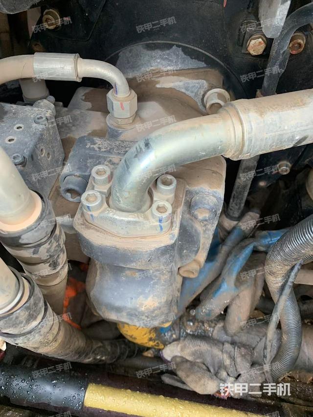 液壓泵艙室正面整體(整機(jī)外觀) 液壓泵艙室正面整體(整機(jī)外觀)