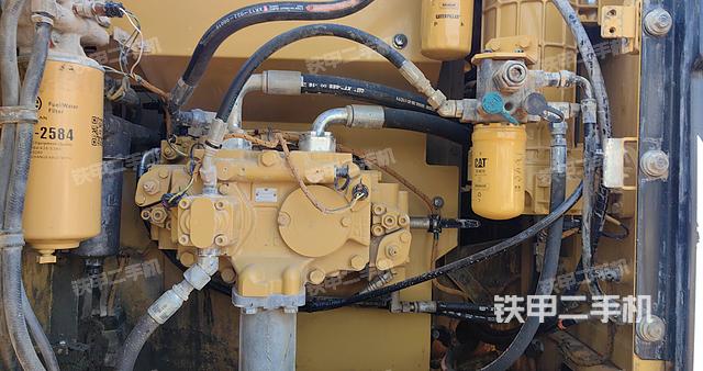 液壓泵艙室正面整體(整機(jī)外觀) 液壓泵艙室正面整體(整機(jī)外觀)