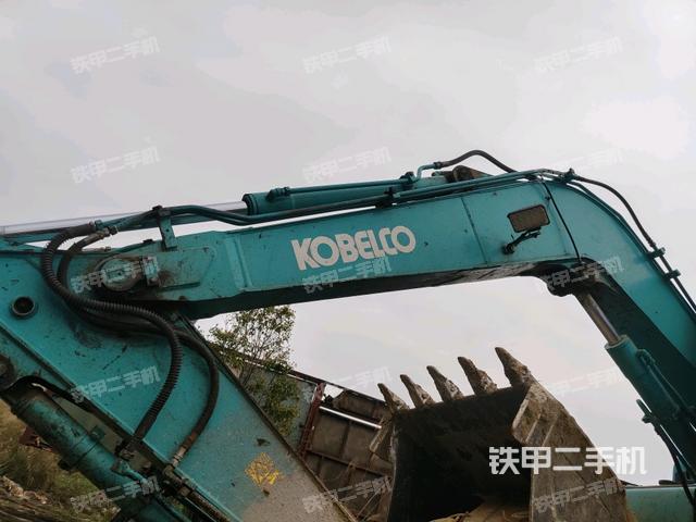 鏟斗右后整體(工作和回轉(zhuǎn)裝置) 鏟斗右后整體(工作和回轉(zhuǎn)裝置)