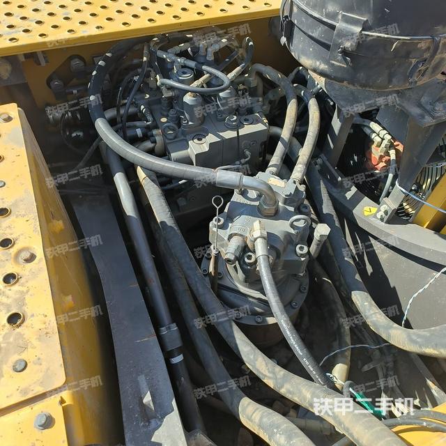 回轉馬達和主控閥（整機外觀）