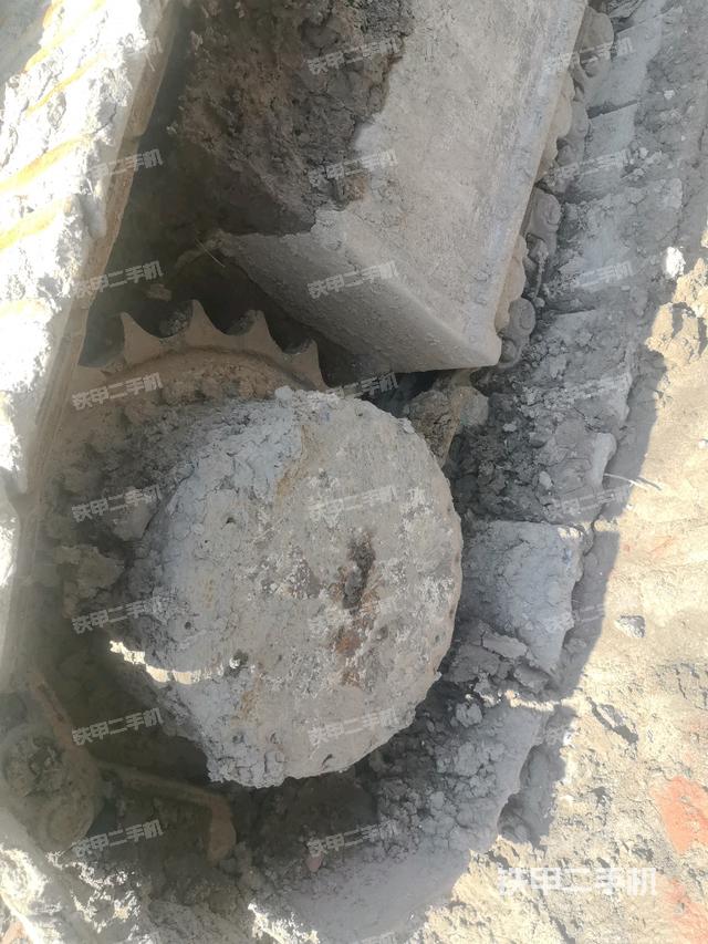 右驅(qū)動輪（行走機構(gòu)）