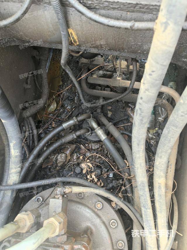 中央回轉接頭特寫（上車部件）