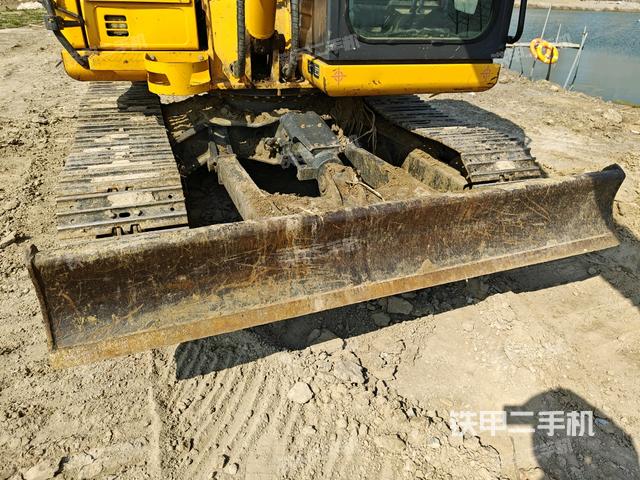 轉(zhuǎn)盤和下車架正前（工作和回轉(zhuǎn)裝置）