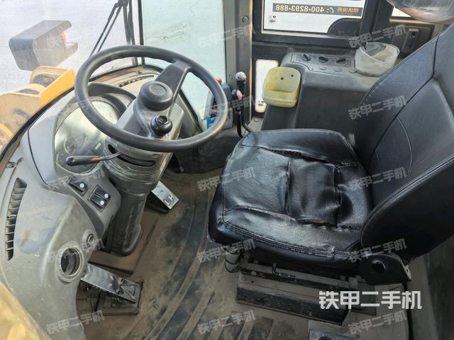 頂棚整體  內(nèi)(駕駛室部分) 頂棚整體  內(nèi)(駕駛室部分)