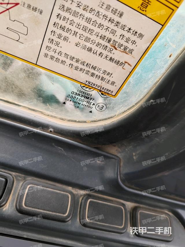 左后方玻璃角標(biāo)(駕駛室部分) 左后方玻璃角標(biāo)(駕駛室部分)