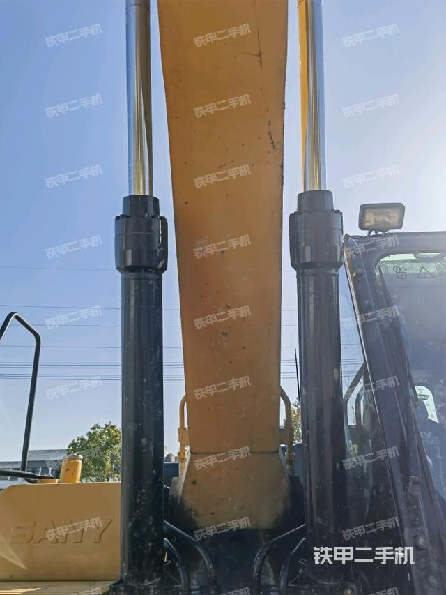 大臂油缸整體?豎拍（工作和回轉(zhuǎn)裝置）