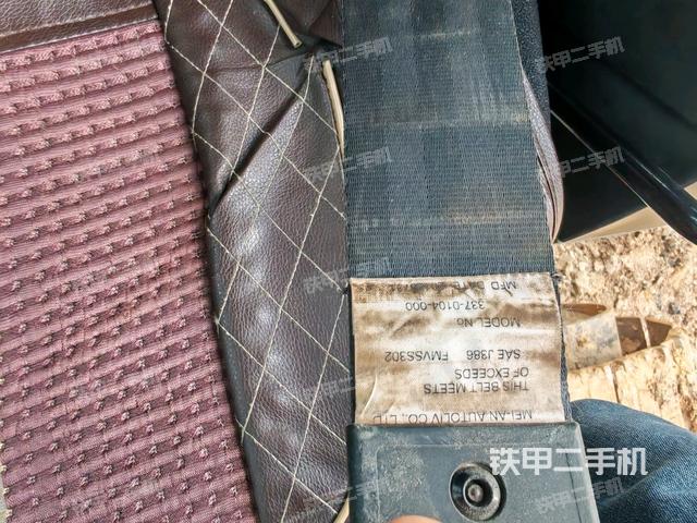 駕駛室左后45度(駕駛室部分) 駕駛室左后45度(駕駛室部分)