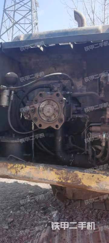 液压泵舱室正面整体（整机外观）