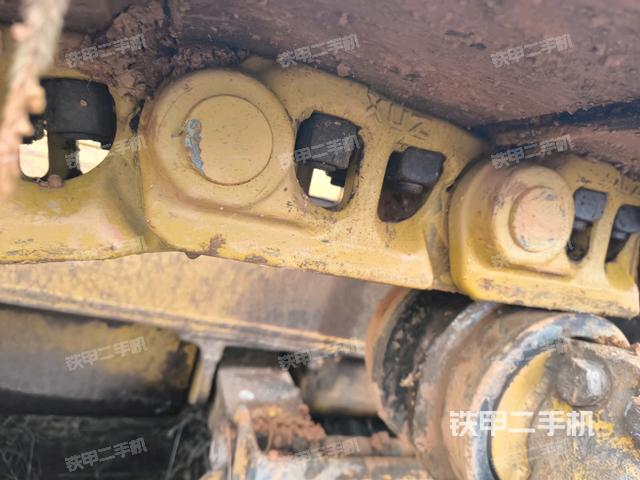左側(cè)履帶全景(推土機底盤及工作裝置) 左側(cè)履帶全景(推土機底盤及工作裝置)