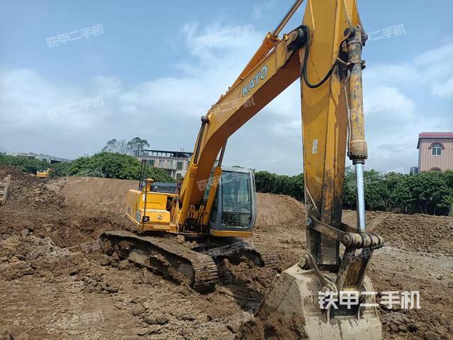 單側(cè)履帶整體(整機(jī)外觀) 單側(cè)履帶整體(整機(jī)外觀)