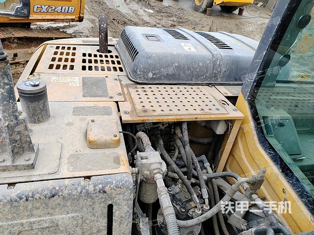 回转马达和主控阀（整机外观）