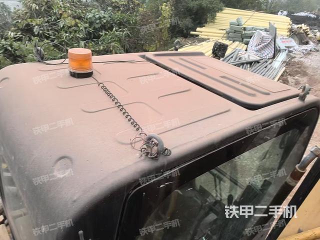 驾驶室顶部（整机外观）