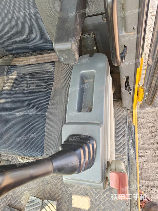 座椅右側(cè)控制臺(tái)/鑰匙門/油門/含右手柄（駕駛室部分）