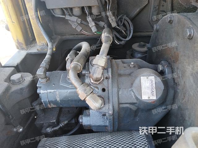 液压泵舱室正面整体（整机外观）