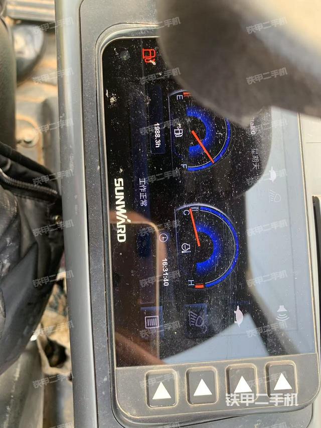 駕駛室整體（整機外觀）