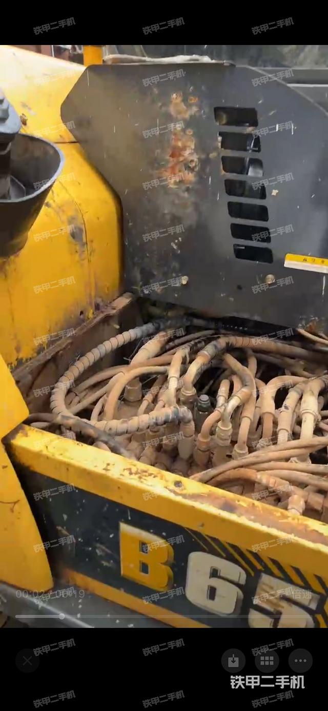 回转马达和主控阀（整机外观）