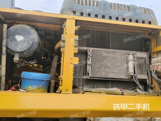 散熱器正面(大件艙室) 散熱器正面(大件艙室)