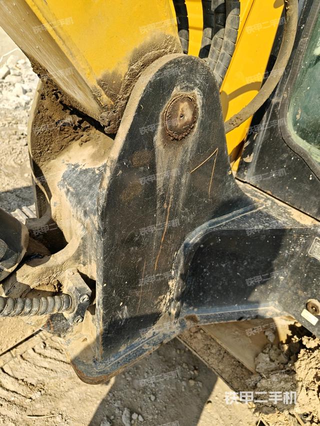 大臂根部?斜（工作和回轉(zhuǎn)裝置）