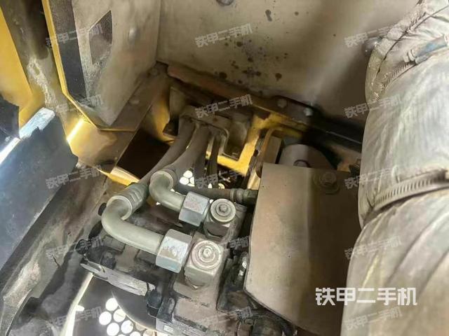 液壓泵艙室正面整體(整機(jī)外觀) 液壓泵艙室正面整體(整機(jī)外觀)