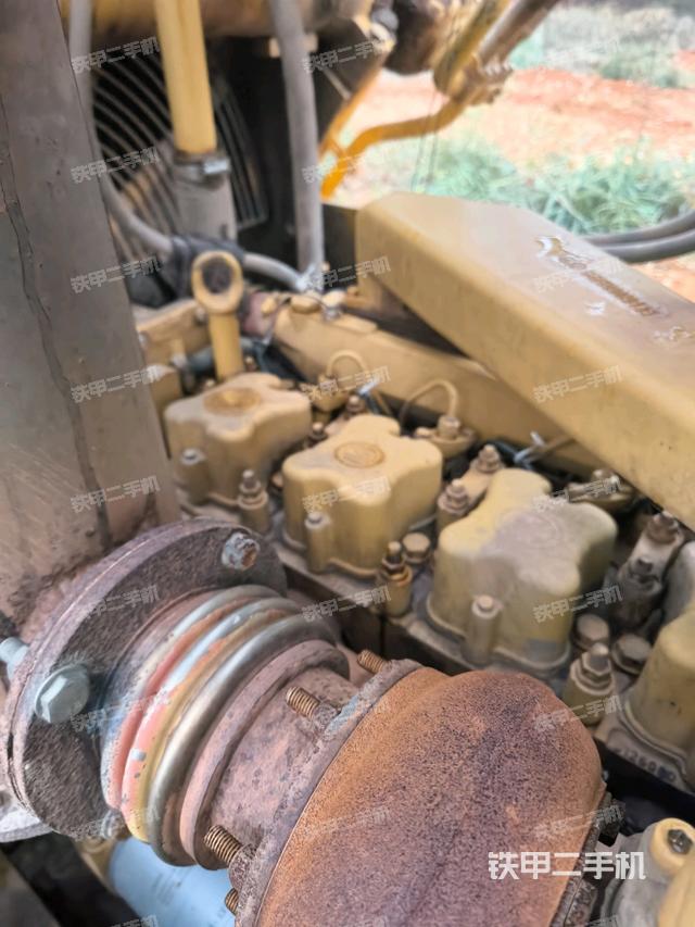 發(fā)動機右側(cè)全景(推土機發(fā)動機艙) 發(fā)動機右側(cè)全景(推土機發(fā)動機艙)