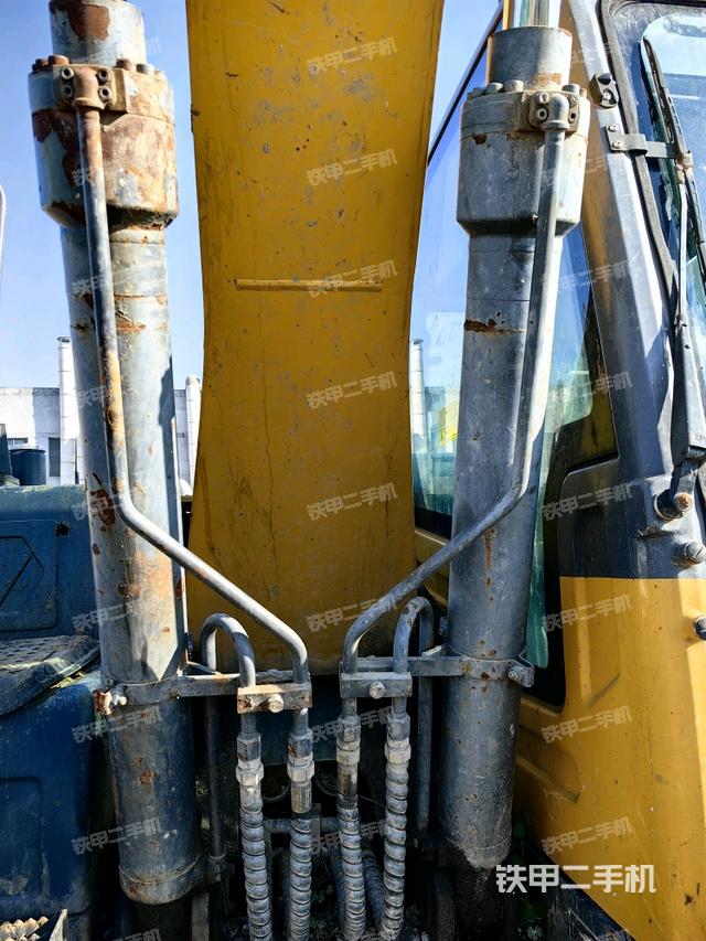 大臂油缸整體?豎拍(工作和回轉(zhuǎn)裝置) 大臂油缸整體?豎拍(工作和回轉(zhuǎn)裝置)