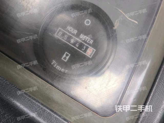 駕駛室右側(cè)全景照(推土機駕駛室) 駕駛室右側(cè)全景照(推土機駕駛室)