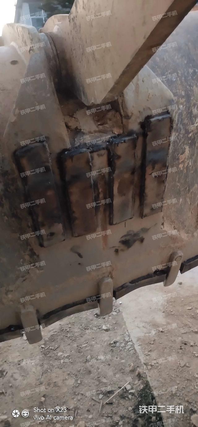 發(fā)動機(jī)右側(cè)（整機(jī)外觀及大件）