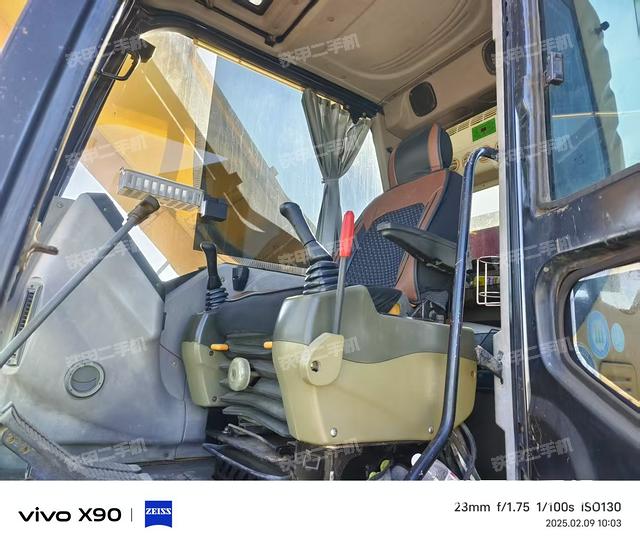 驾驶室整体（整机外观）