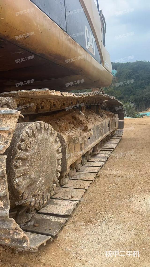 单侧履带整体（整机外观）