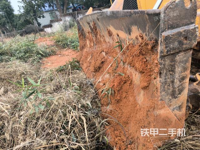 左驅(qū)動輪(推土機底盤及工作裝置) 左驅(qū)動輪(推土機底盤及工作裝置)