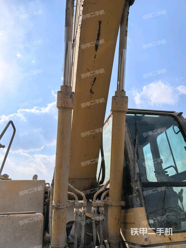 大臂油缸整體?豎拍(工作和回轉(zhuǎn)裝置) 大臂油缸整體?豎拍(工作和回轉(zhuǎn)裝置)