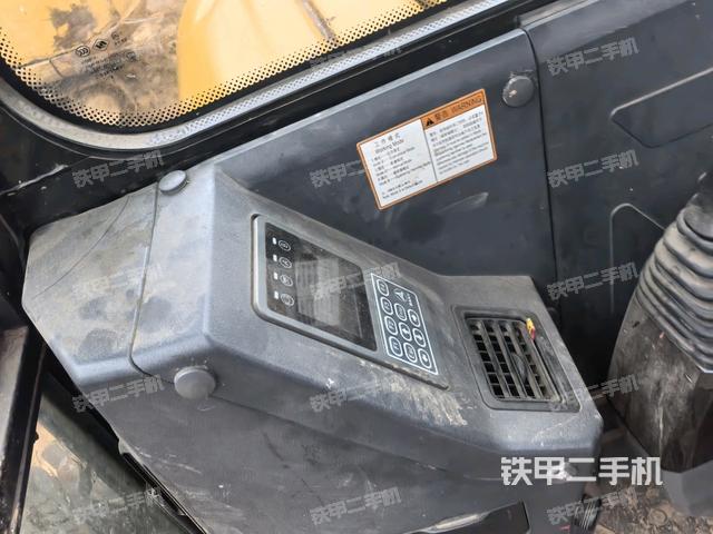 座椅左側(cè)控制臺/音響/含左手柄(駕駛室部分) 座椅左側(cè)控制臺/音響/含左手柄(駕駛室部分)